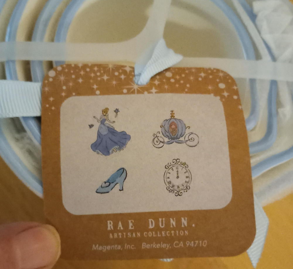 Cinderella measuring cups - Picture 2 of 3